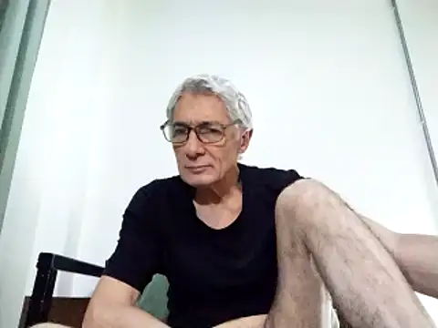 Snapshot of BIGUNCUTHARDCOCK chatting on 03-20-25, 07:47 BIGUNCUTHARDCOCK online show from 03-20-25, 07:47