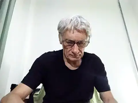 Snapshot of BIGUNCUTHARDCOCK chatting on 03-20-25, 03:04 BIGUNCUTHARDCOCK online show from 03-20-25, 03:04