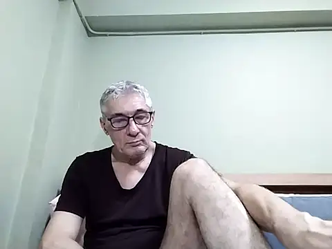 Snapshot of BIGUNCUTHARDCOCK chatting on 10-15-25, 02:22 BIGUNCUTHARDCOCK online show from 10-15-25, 02:22