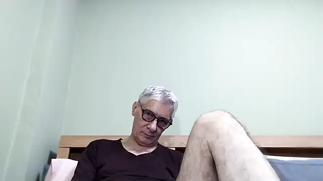 Snapshot of BIGUNCUTHARDCOCK chatting on 10-28-25, 05:22 BIGUNCUTHARDCOCK online show from 10-28-25, 05:22