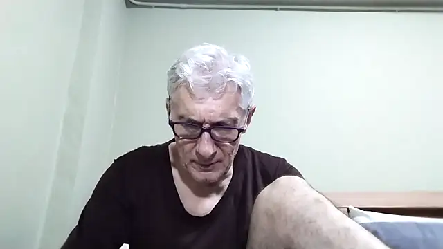 Snapshot of BIGUNCUTHARDCOCK chatting on 10-31-25, 01:23 BIGUNCUTHARDCOCK online show from 10-31-25, 01:23