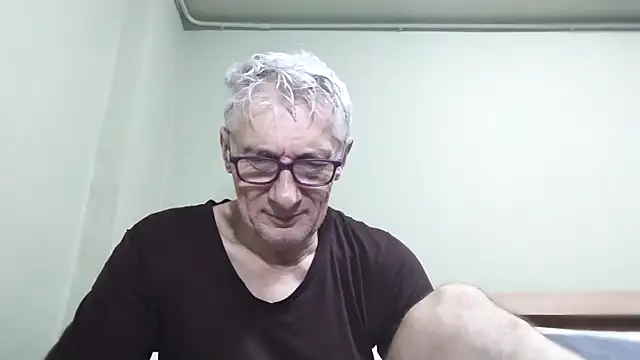 Snapshot of BIGUNCUTHARDCOCK chatting on 11-01-25, 01:29 BIGUNCUTHARDCOCK online show from 11-01-25, 01:29