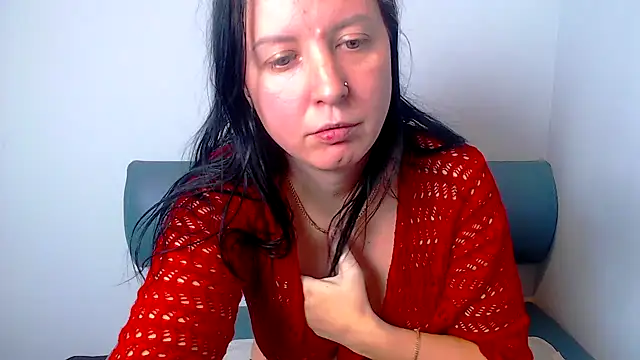 Snapshot of Longhairgirl chatting on 12-18-24, 05:00 Longhairgirl online show from 12-18-24, 05:00