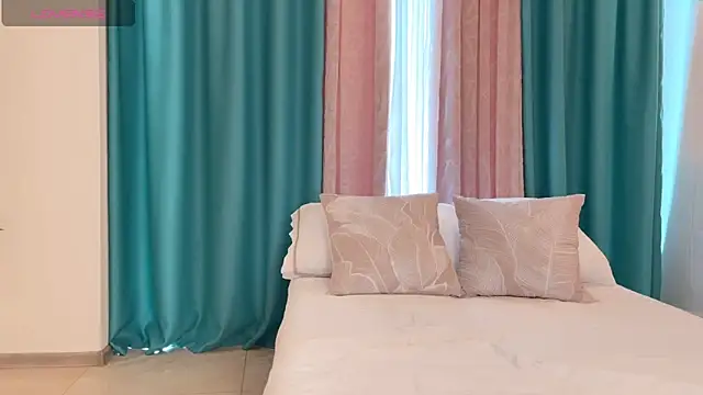 Snapshot of UrGoddessJenny chatting on 06-12-26, 12:26 UrGoddessJenny online show from 06-12-26, 12:26