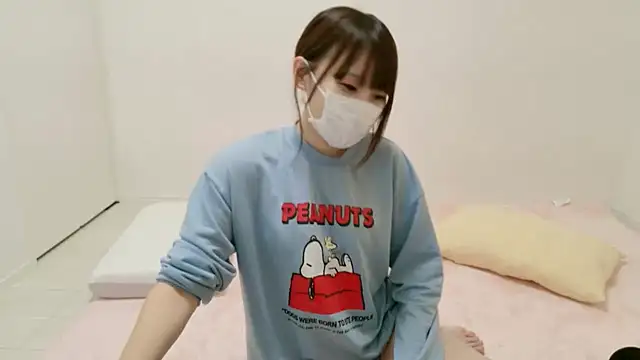 Snapshot of hi---chan- chatting on 10-16-25, 11:44 hi---chan- online show from 10-16-25, 11:44