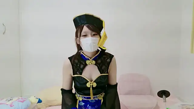 Snapshot of hi---chan- chatting on 10-31-25, 01:45 hi---chan- online show from 10-31-25, 01:45