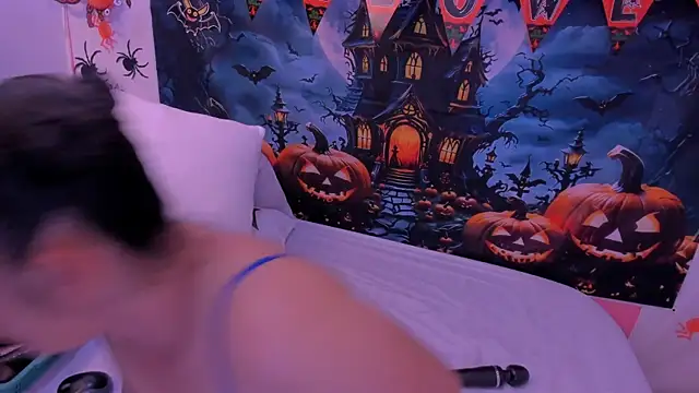 charlotte-11 online show from 10-18-25, 03:24