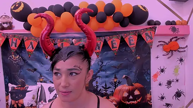 charlotte-11 online show from 10-23-25, 04:39