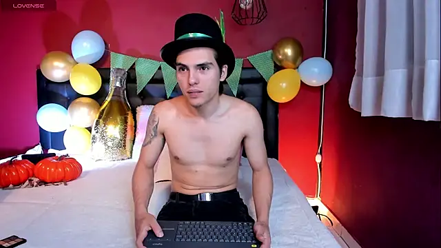  Tattoo Couple online show from 09-26-25, 02:21