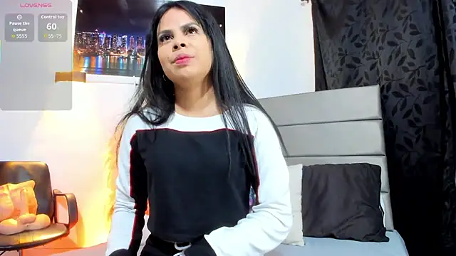 Julieta Coopeer  online show from 06-29-26, 09:59