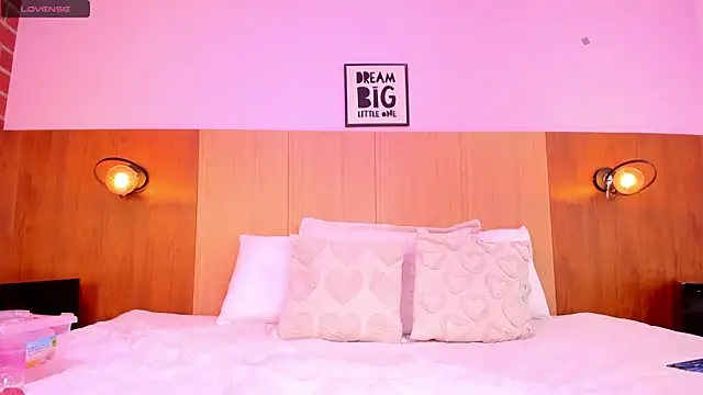 EmmaBakeer online show from 01-12-25, 01:05