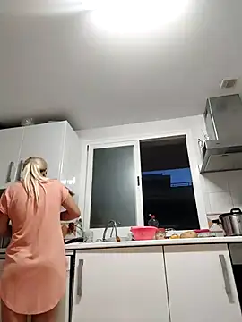 Snapshot of blondyruby chatting on 11-02-25, 05:37 blondyruby online show from 11-02-25, 05:37