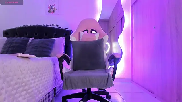 Snapshot of Amaranthaa1 chatting on 10-10-25, 11:31 Amaranthaa1 online show from 10-10-25, 11:31