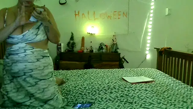 Snapshot of ExoticVibes69 chatting on 10-17-25, 12:25 ExoticVibes69 online show from 10-17-25, 12:25