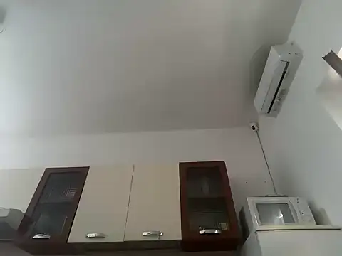 hugoprada online show from 11-19-25, 01:55