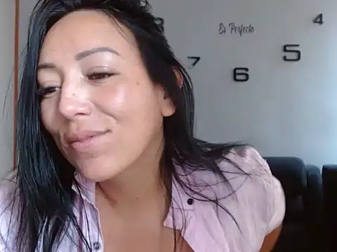 Laura martin  online show from 01-25-25, 01:52