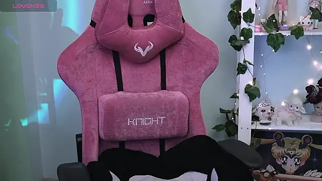 Snapshot of prettybones chatting on 03-08-26, 02:04 prettybones online show from 03-08-26, 02:04