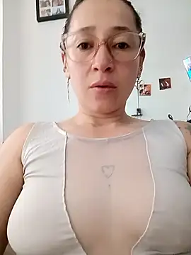 emilypoppy3 online show from 05-07-26, 12:43