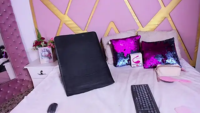 Snapshot of ShellbyDior chatting on 03-03-26, 08:26 ShellbyDior online show from 03-03-26, 08:26