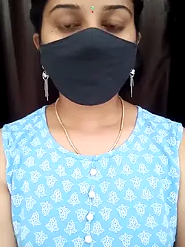 Snapshot of Angleannie chatting on 11-17-25, 08:09 Angleannie online show from 11-17-25, 08:09