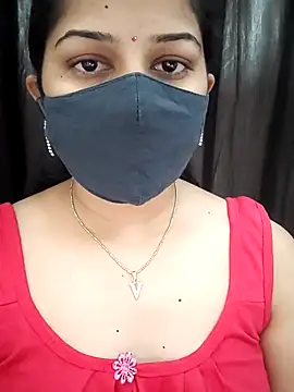 Snapshot of Angleannie chatting on 12-21-25, 12:18 Angleannie online show from 12-21-25, 12:18