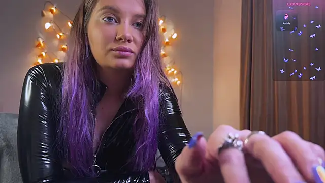Snapshot of Femdom_Lola chatting on 01-25-25, 02:36 Femdom Lola online show from 01-25-25, 02:36