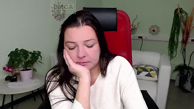 Snapshot of Lily_flower7 chatting on 10-13-25, 05:40 Lily flower7 online show from 10-13-25, 05:40