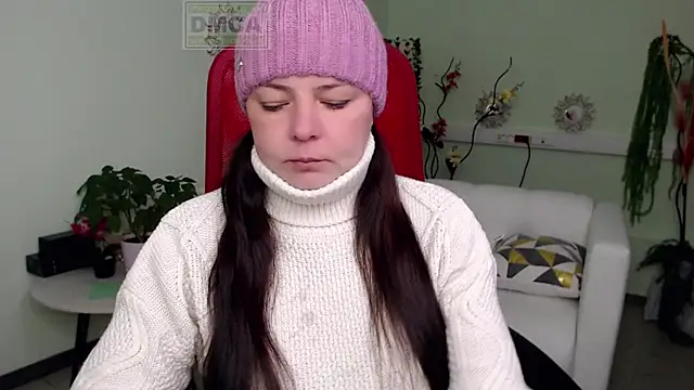 Snapshot of Lily_flower7 chatting on 10-21-25, 04:57 Lily flower7 online show from 10-21-25, 04:57