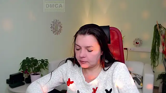 Snapshot of Lily_flower7 chatting on 10-31-25, 04:57 Lily flower7 online show from 10-31-25, 04:57