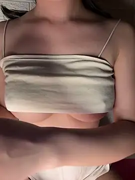 Snapshot of Thao-Cherry chatting on 10-18-25, 11:16 Thao-Cherry online show from 10-18-25, 11:16