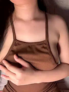 Snapshot of Thao-Cherry chatting on 11-09-25, 05:44 Thao-Cherry online show from 11-09-25, 05:44