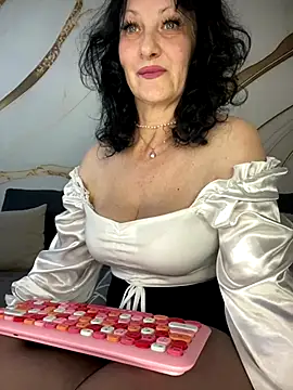 Snapshot of Katie-n chatting on 09-29-25, 06:07 Katie-n online show from 09-29-25, 06:07