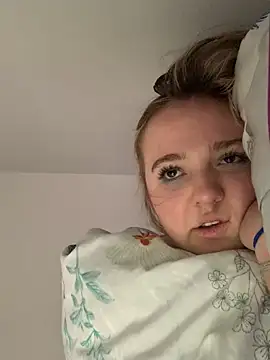 cammy2 online show from 12-18-24, 03:44