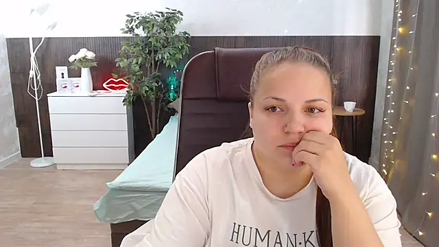 Snapshot of Crazyy_girl_ chatting on 03-02-25, 08:27 Crazyy girl online show from 03-02-25, 08:27