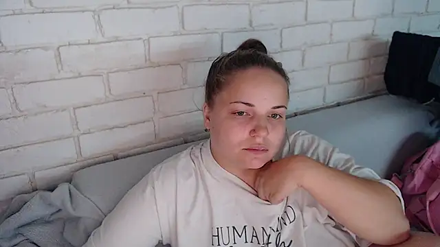 Snapshot of Crazyy_girl_ chatting on 09-21-25, 03:46 Crazyy girl online show from 09-21-25, 03:46