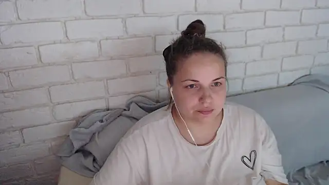 Snapshot of Crazyy_girl_ chatting on 10-23-25, 02:49 Crazyy girl online show from 10-23-25, 02:49