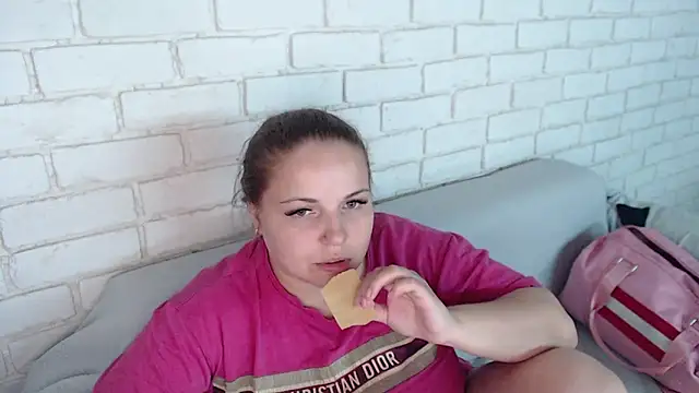 Crazyy girl  online show from 06-10-26, 03:22