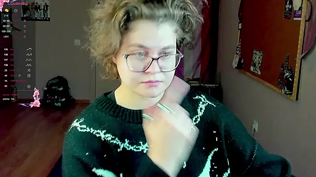 Snapshot of Sashy_Way chatting on 12-14-24, 01:17 Sashy Way online show from 12-14-24, 01:17