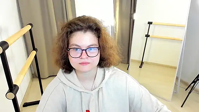 Snapshot of Sashy_Way chatting on 09-17-25, 09:16 Sashy Way online show from 09-17-25, 09:16