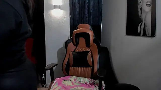 martina foxy  online show from 01-22-25, 11:45