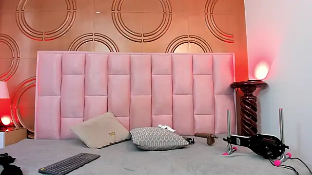 emmily keller19 online show from 02-04-25, 01:27