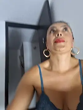 lauramcdowell1 online show from 12-04-24, 12:30