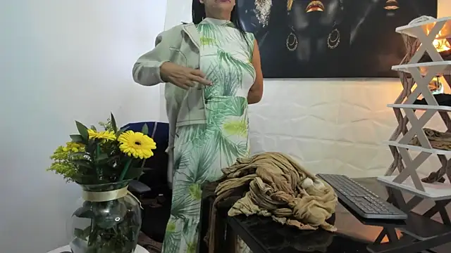 miss lucero1 online show from 02-14-25, 03:43