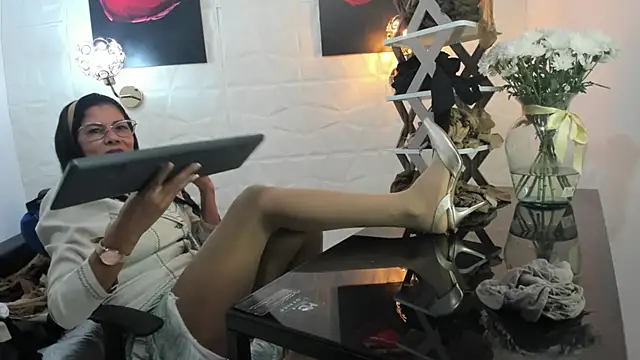 miss lucero1 online show from 03-04-25, 07:32