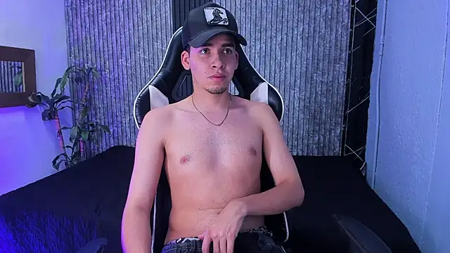 Mike 0233  online show from 10-22-25, 04:24