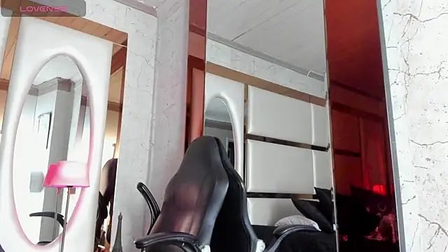 Snapshot of CloeRodriguez chatting on 12-10-24, 05:55 CloeRodriguez online show from 12-10-24, 05:55
