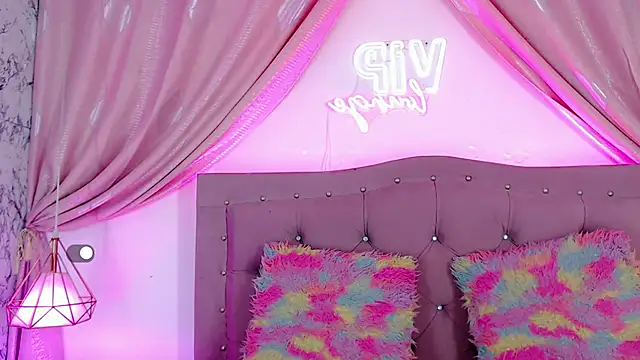 SexyJuliii21 online show from 12-12-24, 02:37