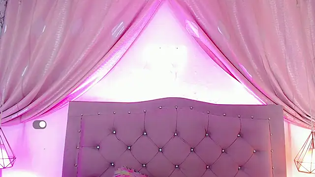 SexyJuliii21 online show from 12-17-24, 06:45