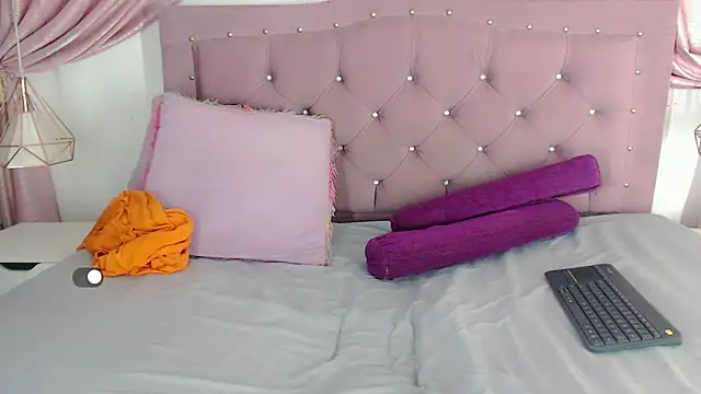 SexyJuliii21 online show from 12-29-24, 03:33