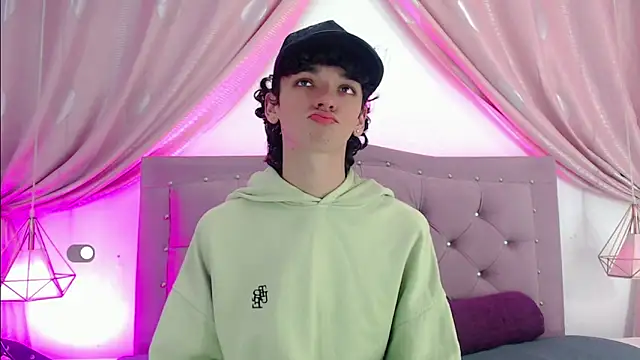 SexyJuliii21 online show from 02-28-25, 06:54